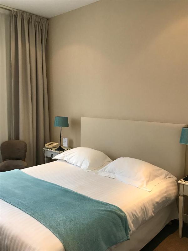 Comfort Queen Room image 1