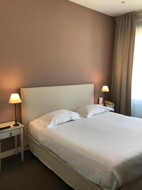 Comfort Queen Room image 4