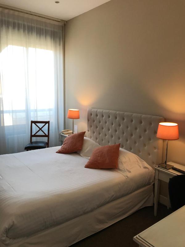 Comfort Queen Room image 3