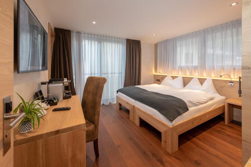 Standard Double Room image 4