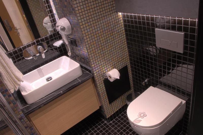 Standard Double Room image 4