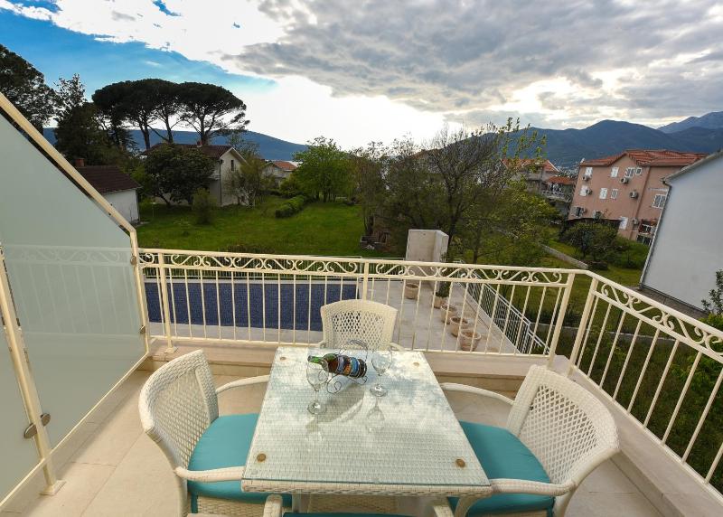 One Bedroom Apartment with Sea and Pool View image 4