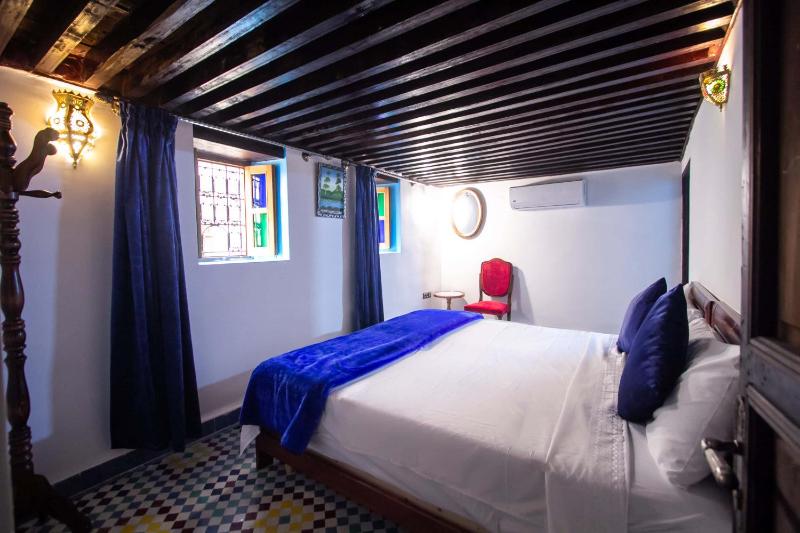 Double Room image 3