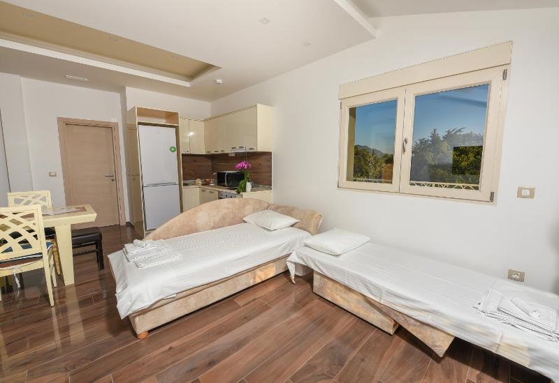 Three-Bedroom Apartment with Sea View image 3