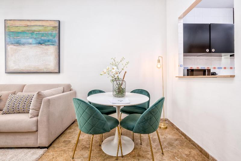 One-Bedroom Apartment image 4