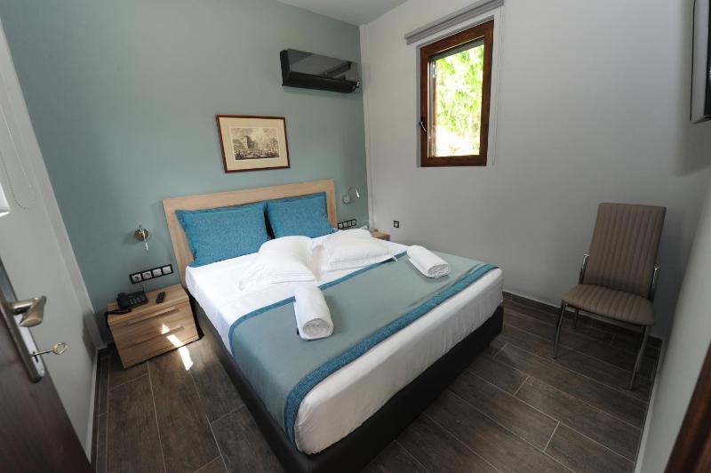 Deluxe Suite image 1