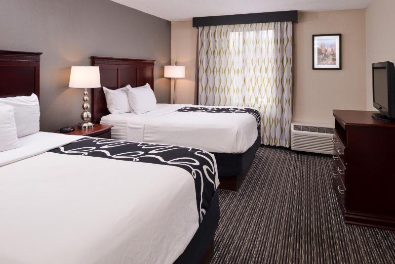 Deluxe Queen Room with Two Queen Beds image 3