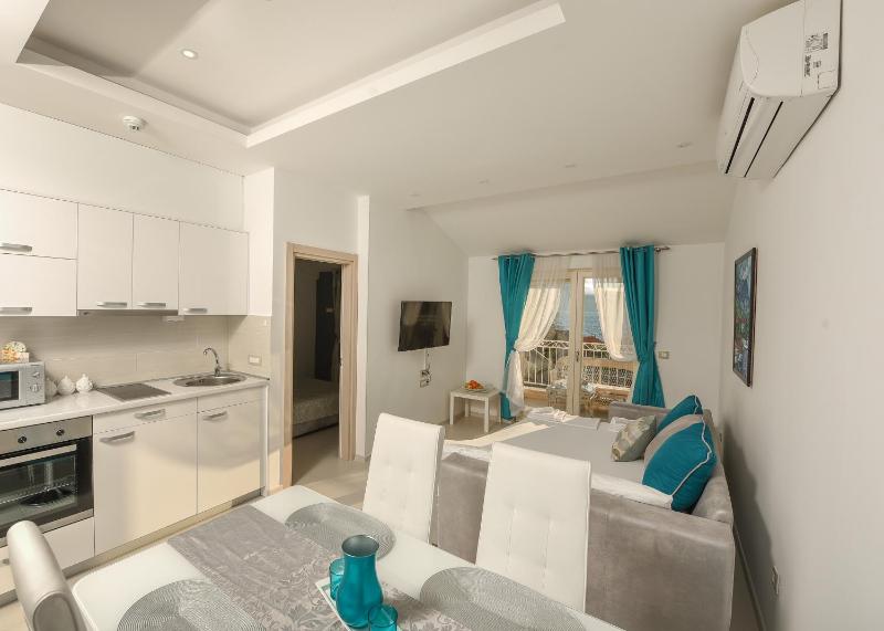 Two-Bedroom Apartment with Balcony and Sea View image 3