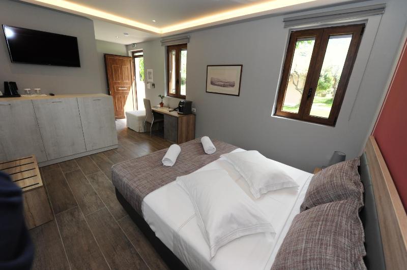 Executive Suite image 3