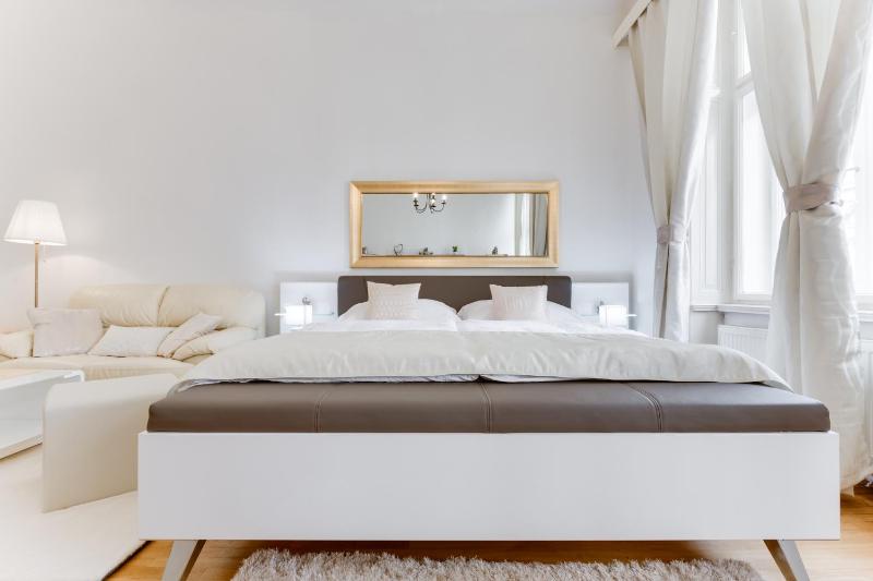 Diamond Riverside Apartment in the Heart of Prague - image 6