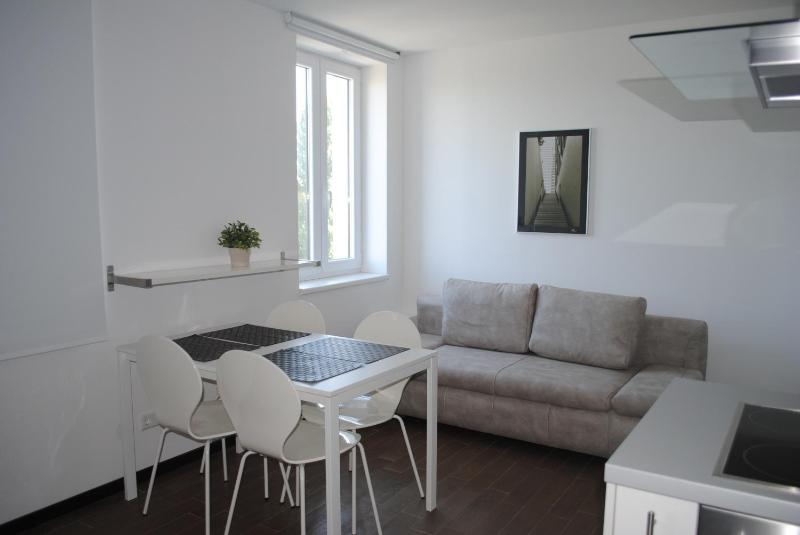 Studio Top 19 image 4