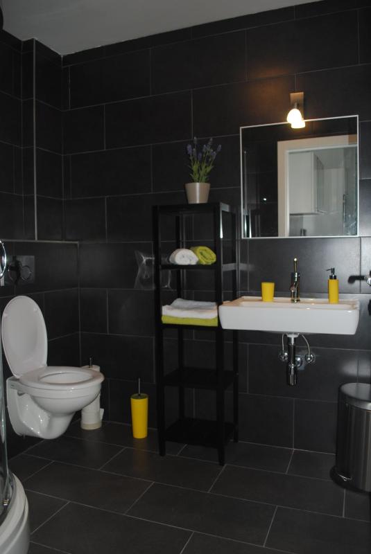 Studio Top 19 image 2