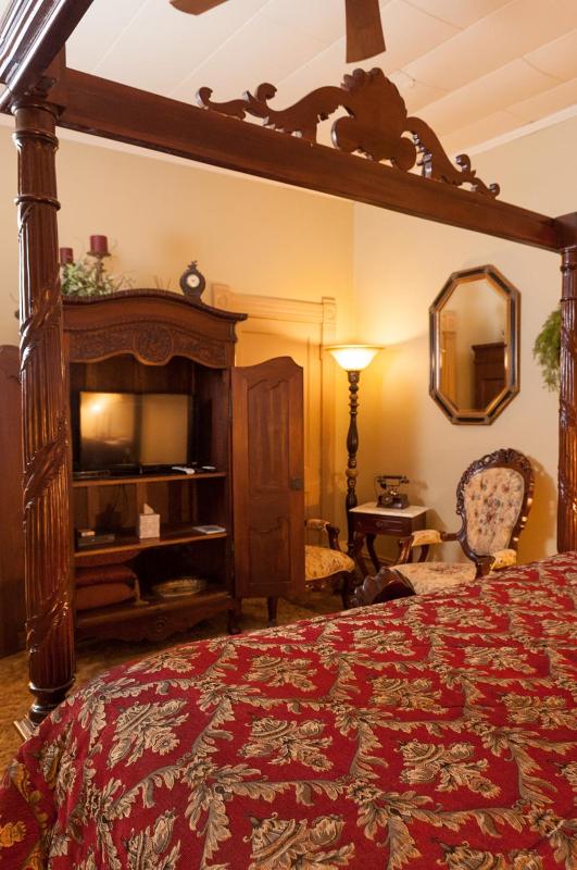 Deluxe King Room image 3