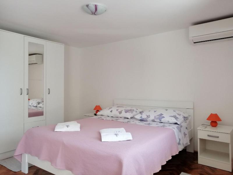 One-Bedroom Apartment image 1