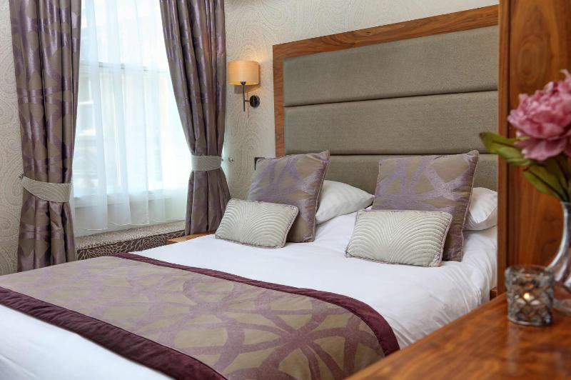 Standard Double Room image 2