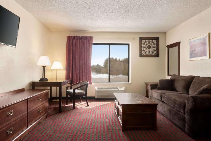 Deluxe One-Bedroom King Suite - Non-Smoking image 1