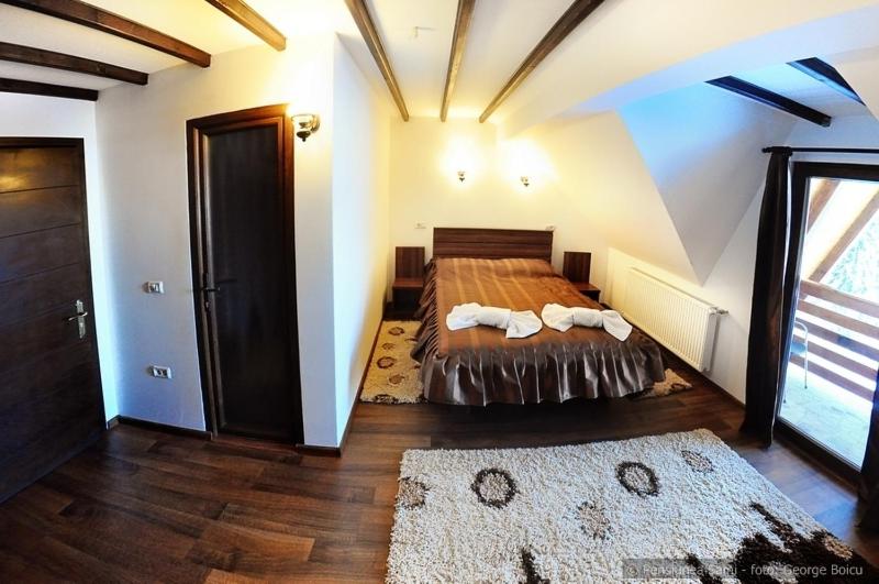 Double Room image 3