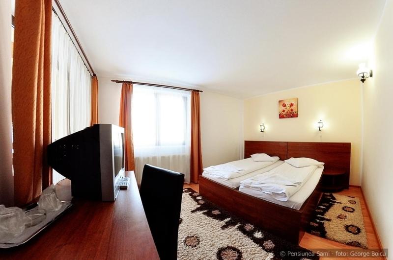 Double or Twin Room image 3