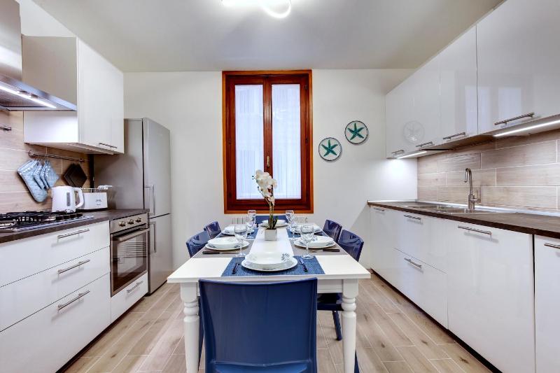 Apartment with Sea View image 3