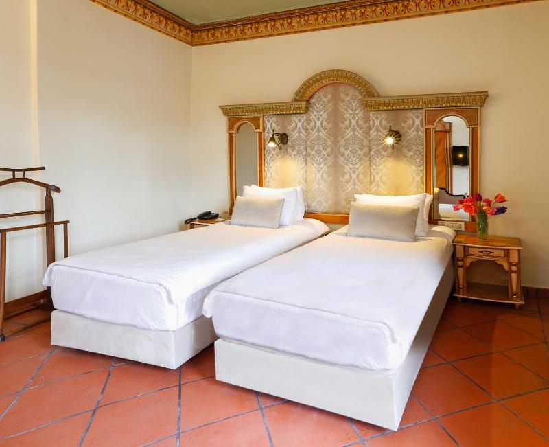Double or Twin Room with Sea View image 3