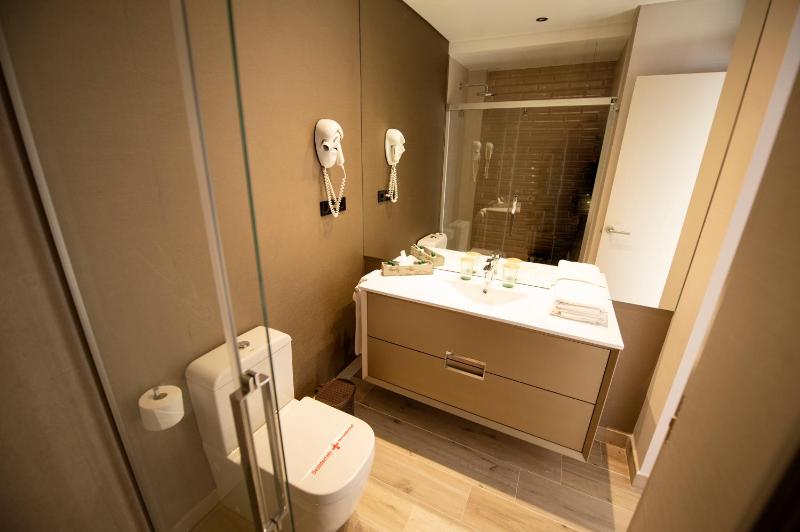Hotel y Apartamentos Diufain - image 19