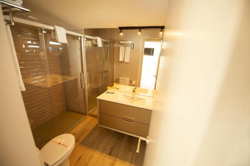 Hotel y Apartamentos Diufain - image 40