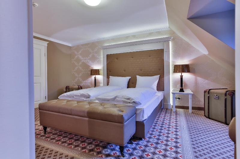 Double Room image 3