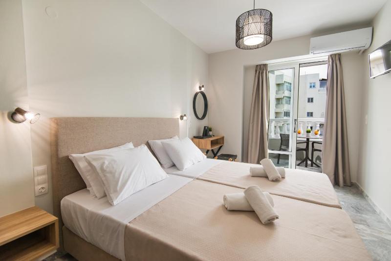 Junior Suite with Balcony image 1