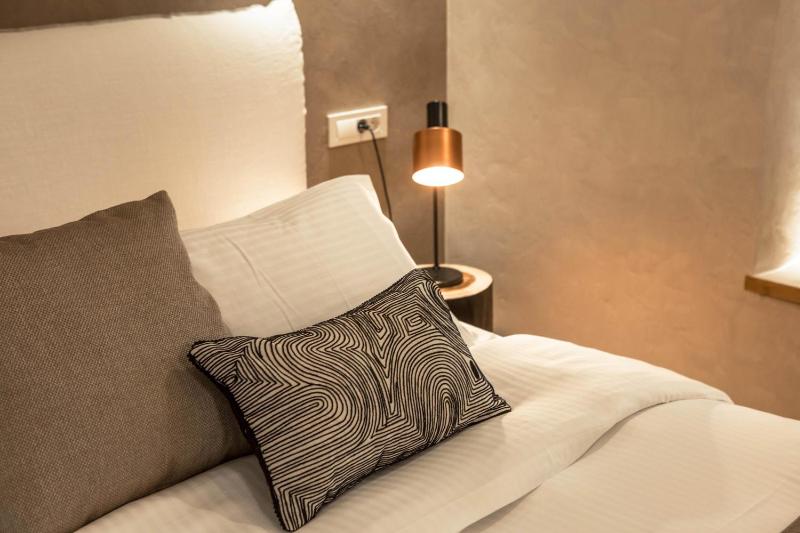 One-Bedroom Suite image 2