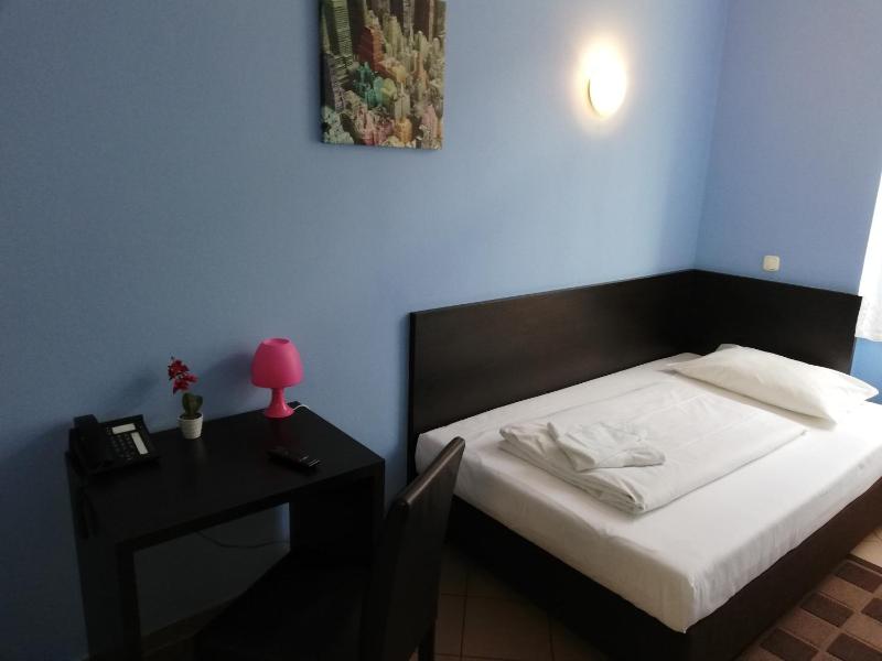 Angel Hotel - image 15