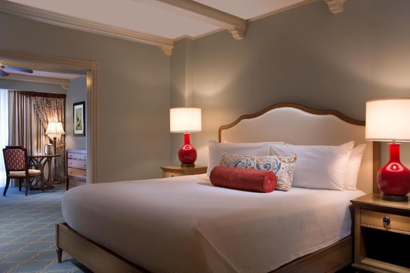 One-Bedroom Suite image 2