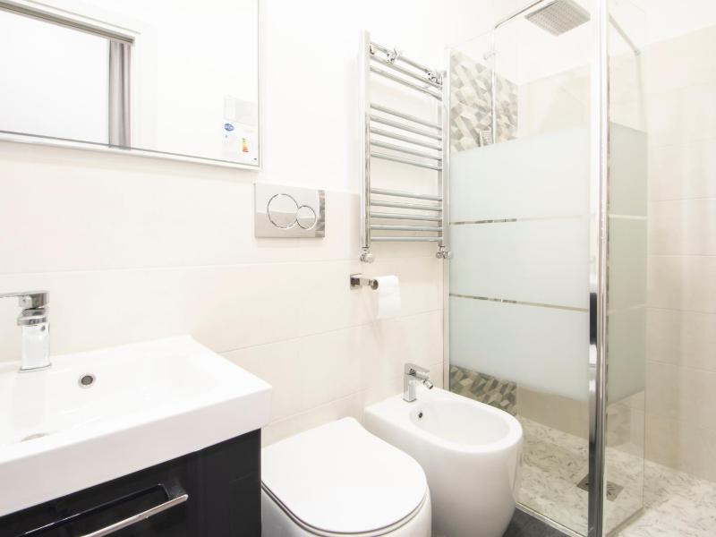 Double Room image 4