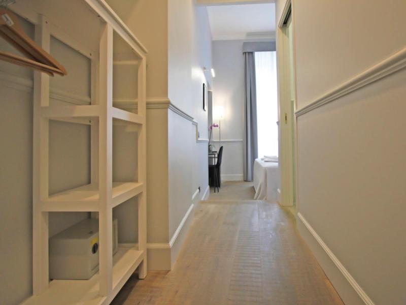 Deluxe Room image 4