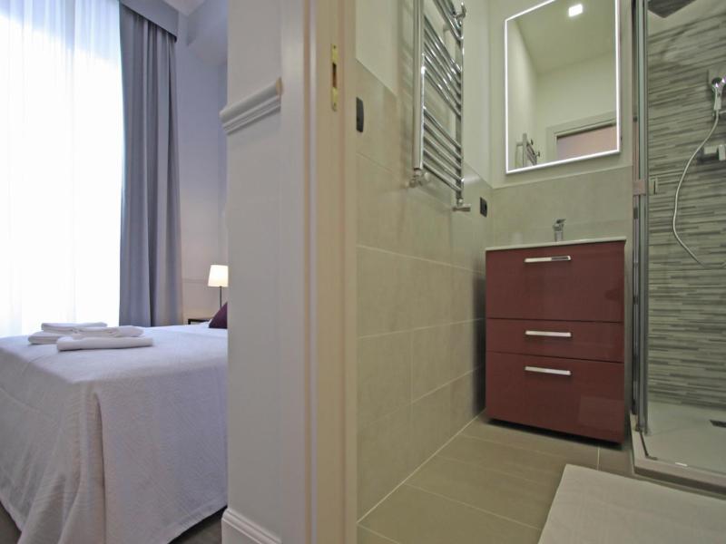 Deluxe Room image 3