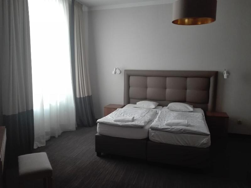 Deluxe Family Suite image 4