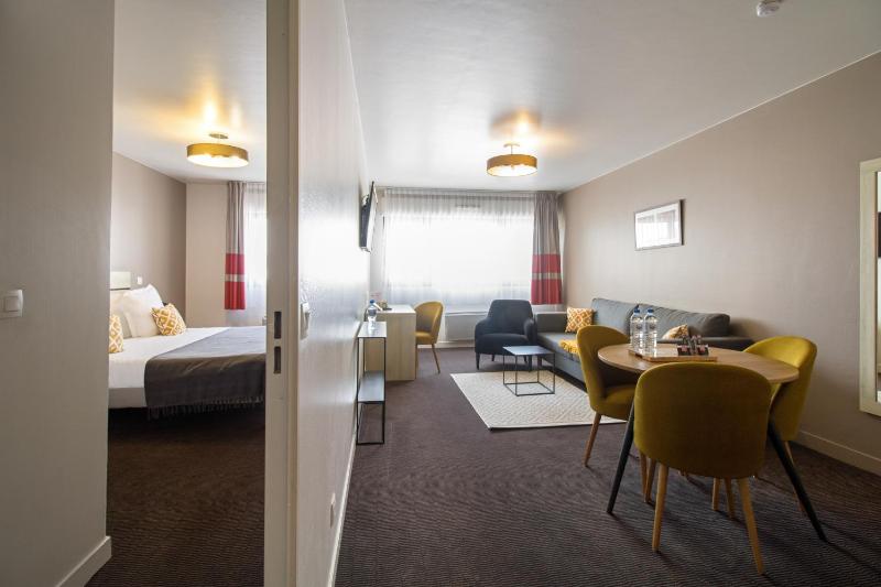 Superior One Bedroom Apartment image 4