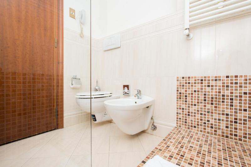 Standard Double or Twin Room image 4