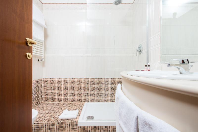 Standard Double or Twin Room image 3