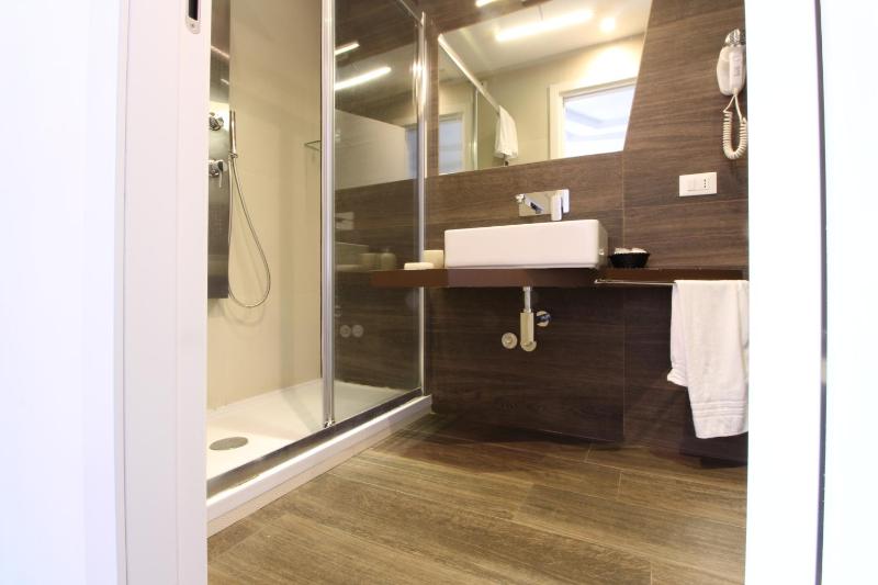 Double Room with Balcony image 3