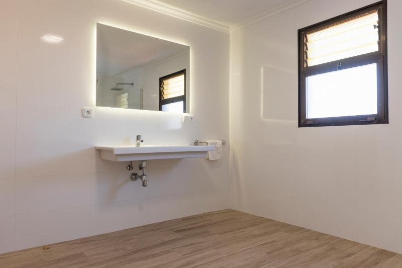 Three-Bedroom Apartment (6-8 Adults) - Penthouse image 3
