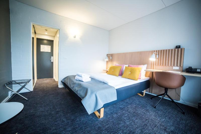 Double Room image 3