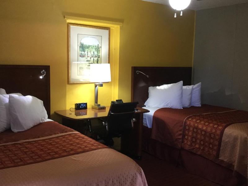 Double Room with 2 Double Beds - Non Smoking image 3