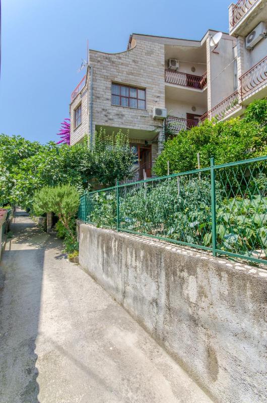 Apartment and Rooms Ivan - image 7