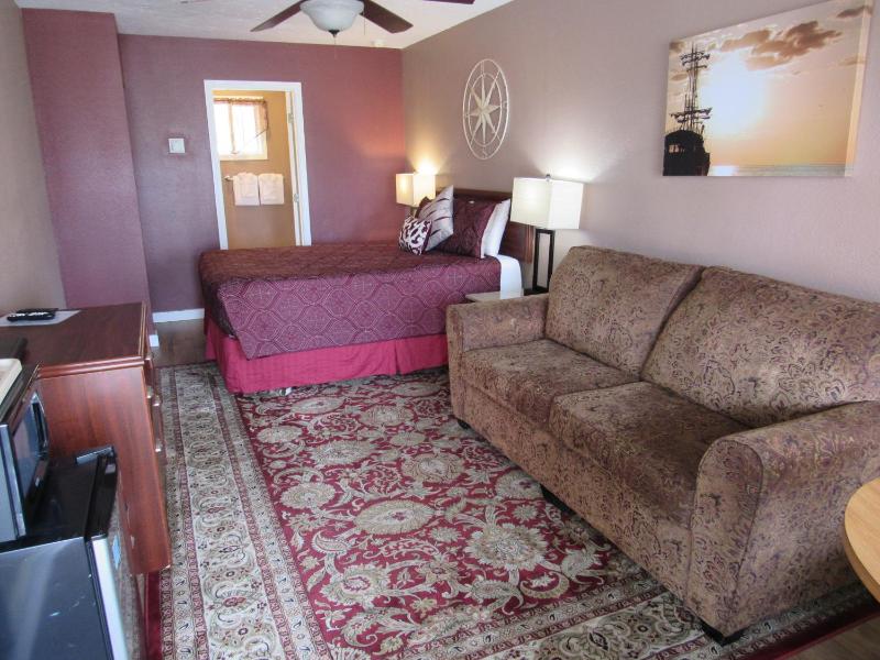 Deluxe Queen Room image 2