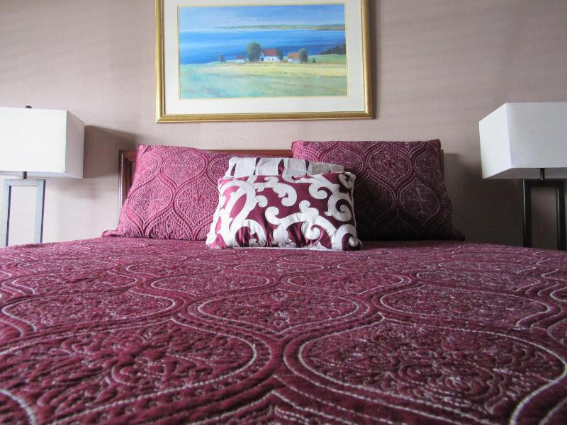Queen Room with Garden View image 2