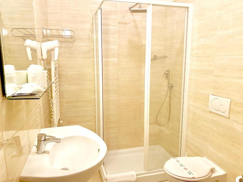 Triple Room with Balcony image 2