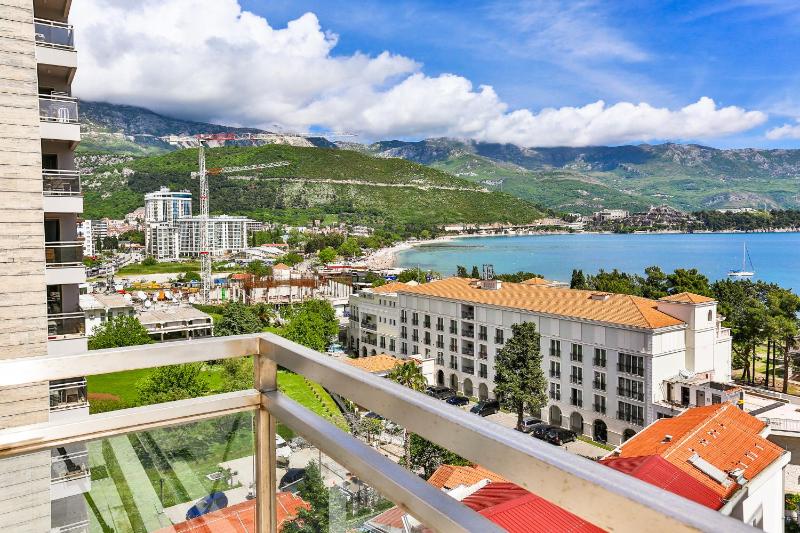 Apartment with Sea View image 1