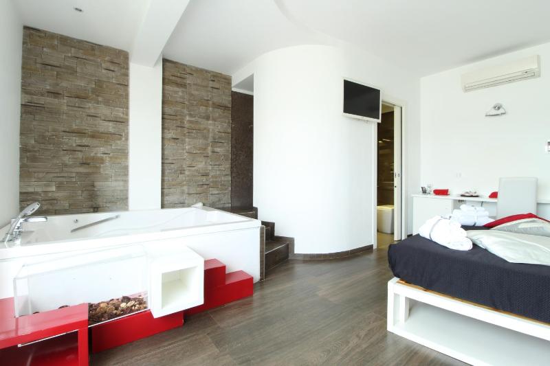 Deluxe Double Room with Spa Bath  image 1
