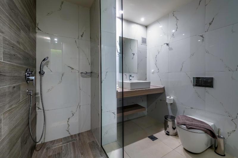 Standard Suite image 1