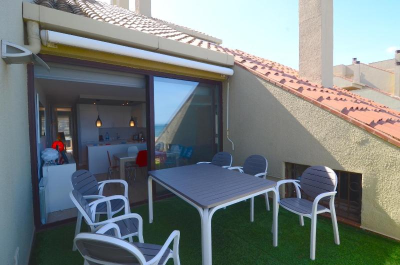 Apartment with Sea View image 3